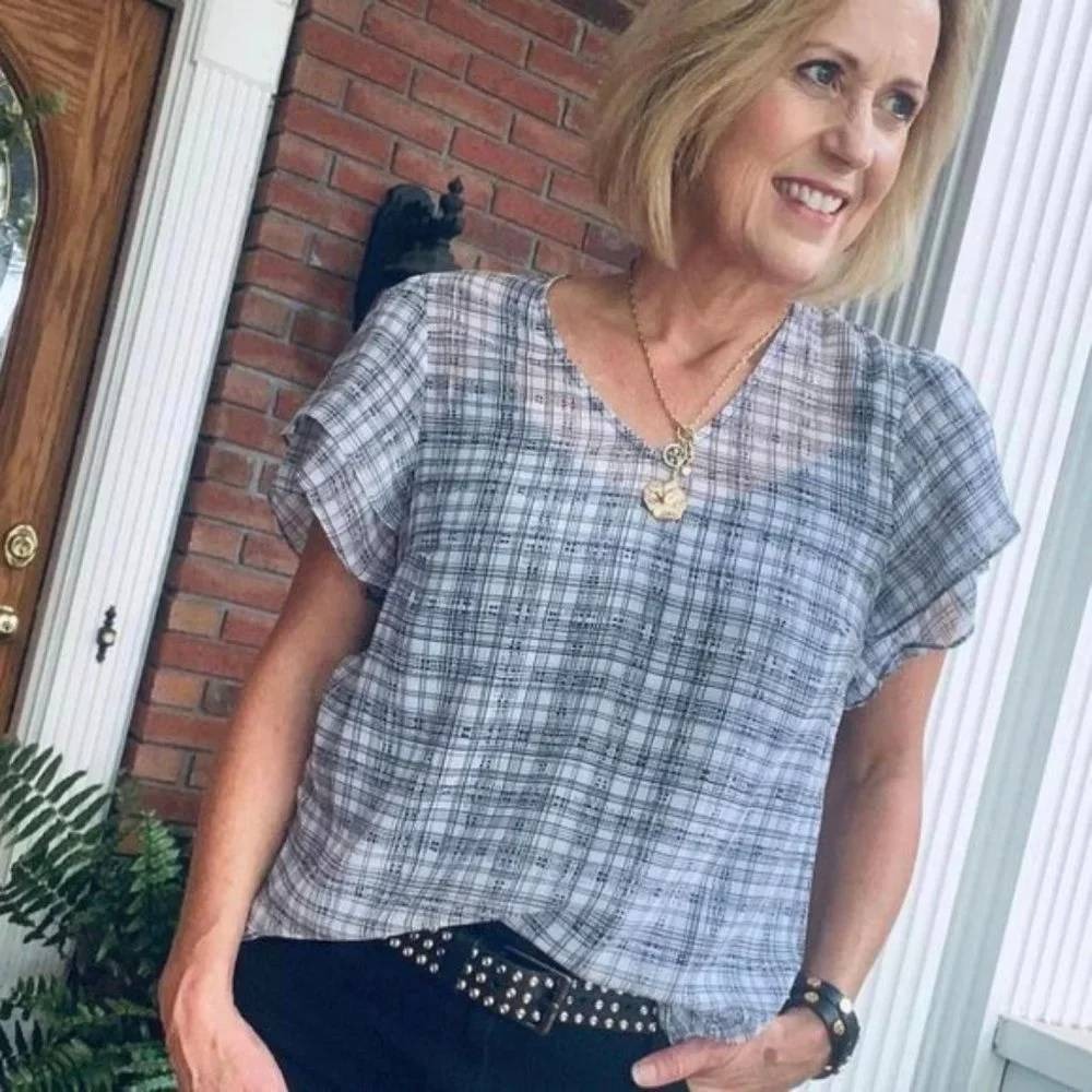 Cabi Blouse Womens Medium Black White Excellent Plaid V-Neck Flutter Sleeve 4344